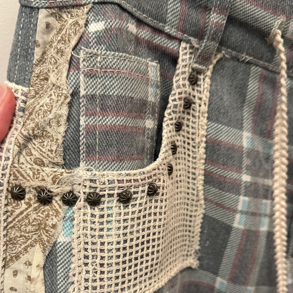 POL Plaid Patchwork Wide-Leg Pants with Crochet Patches - Picture 4 of 17